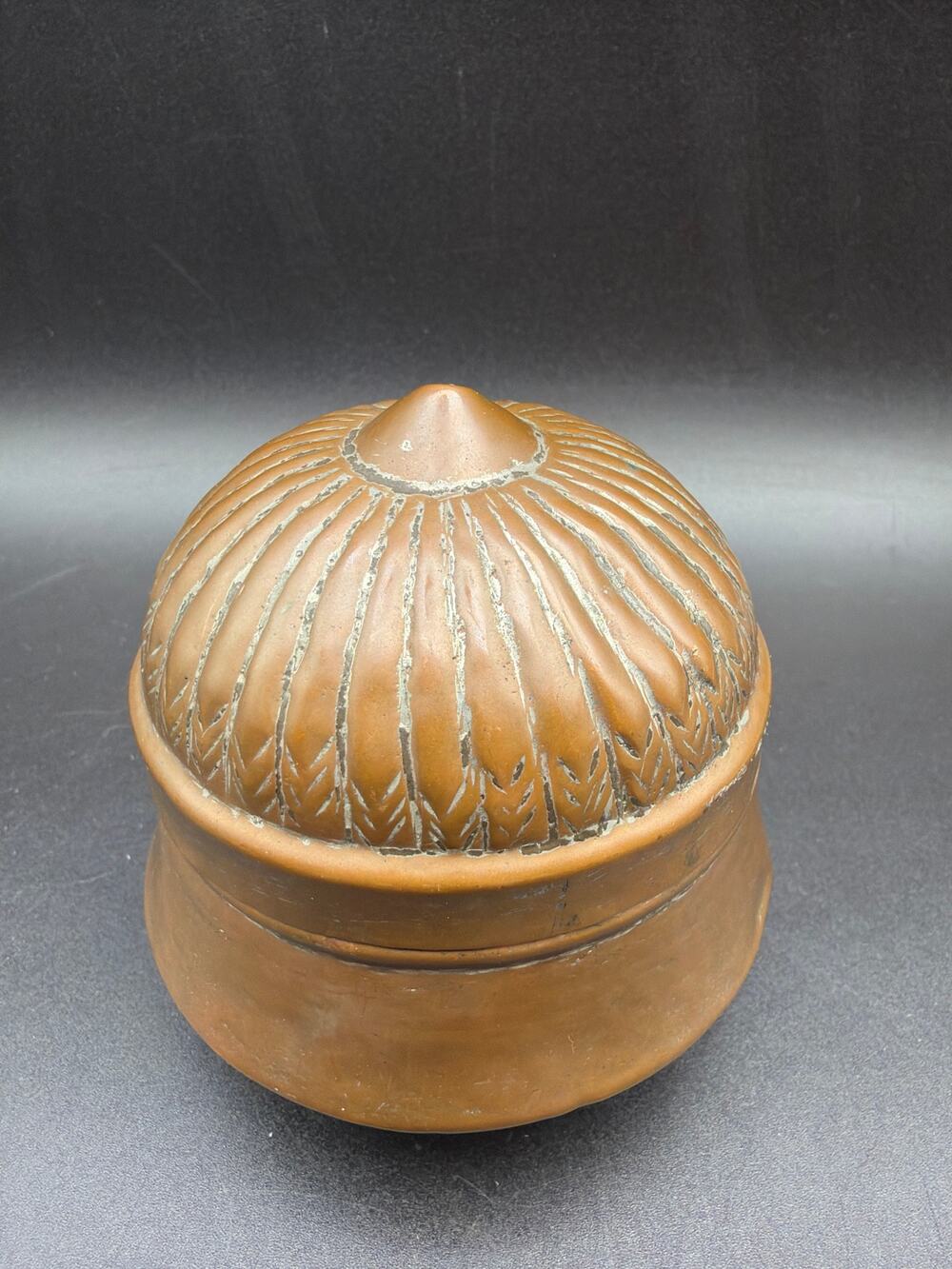Vintage MCM Hammered Copper Tobacco Humidor Box Tin Lined Lidded Jar Deep Patina